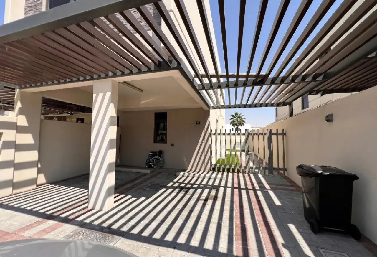 Ruime villa met 3 slaapkamers + meidenverblijf | Hoekvilla, 3 slaapkamers, 172 m²