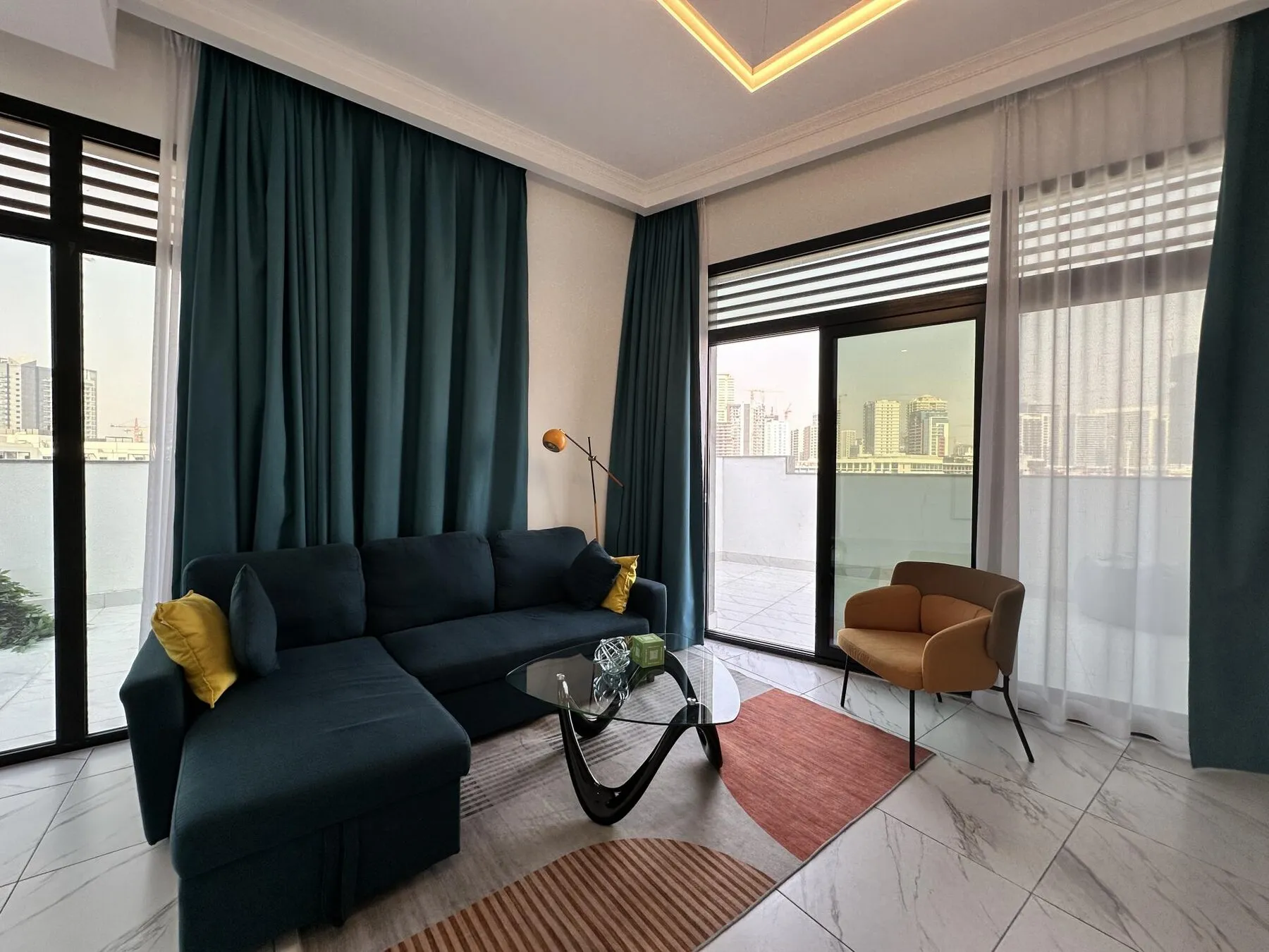 Kant-en-klare hotelappartementen in IZZZI.LIFE MINT in het snelgroeiende gebied van Dubai Jumeirah Village Circle! De appartementen zijn volledig gemeubileerd! Geweldige optie voor wonen en investeren! Het complex is opgeleverd!, 2 slaapkamers, 170,74 m²