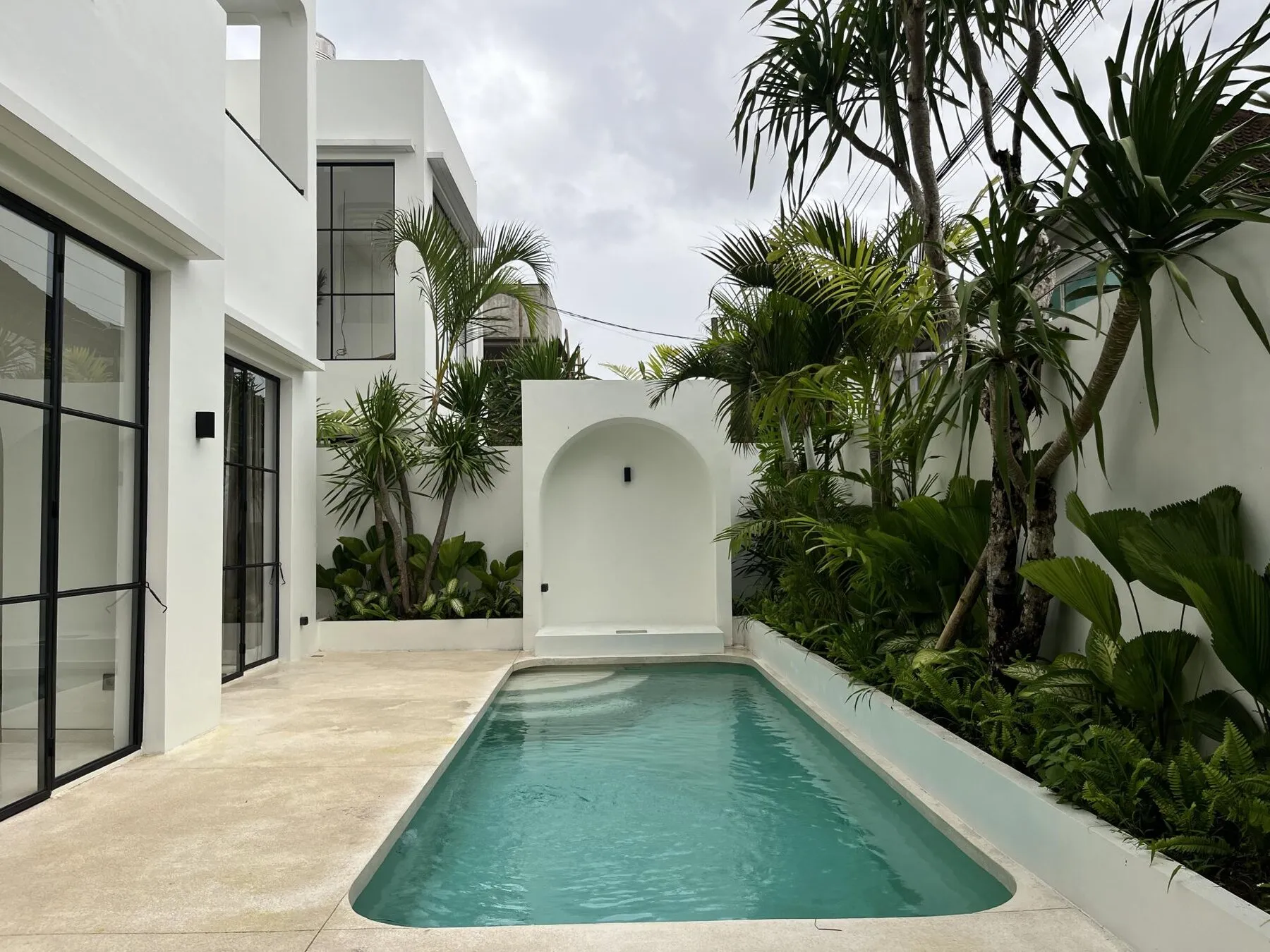 Villa trois chambres SANTANI VILLA 2 dans la région de Canggu, où le confort moderne rencontre la saveur balinaise !, 3 chambres, 196 m²