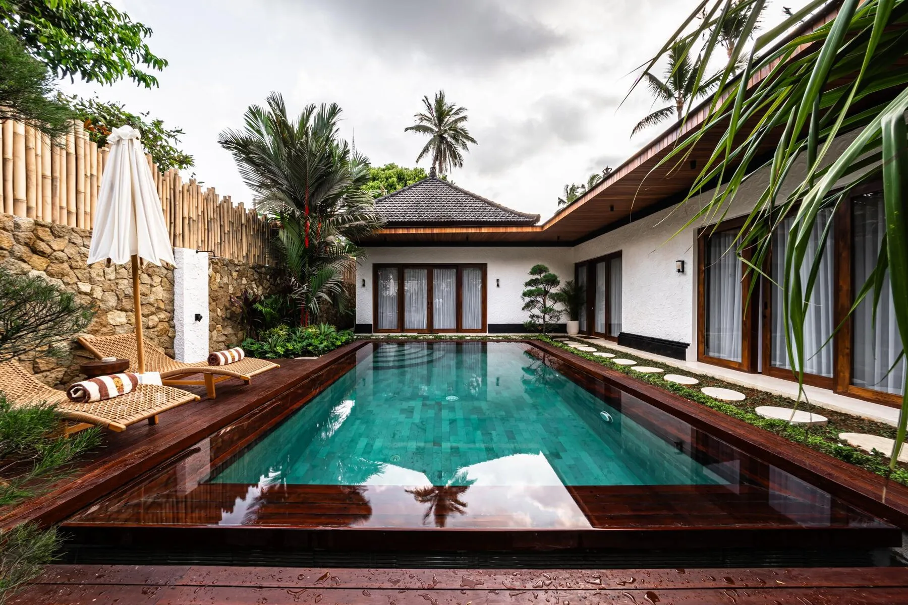 Villa prête à l'emploi à 5 minutes à pied de la plage de Batu Belig !, 3 chambres, 240 m²