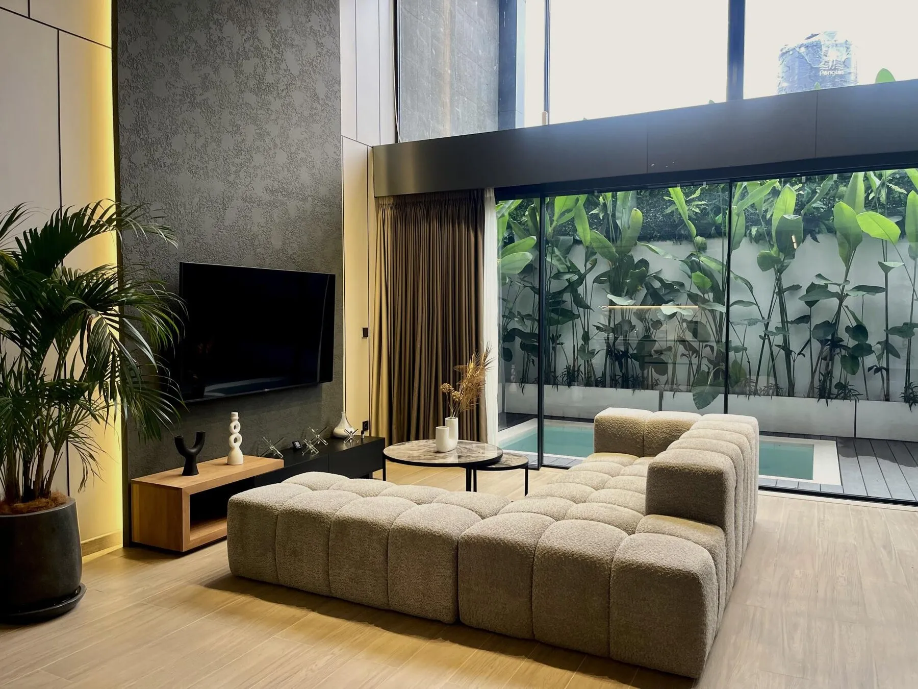 ¡Casas adosadas premium en una zona verde cerca de Canggu y Seminyak!, 1 dormitorio, 75 m²