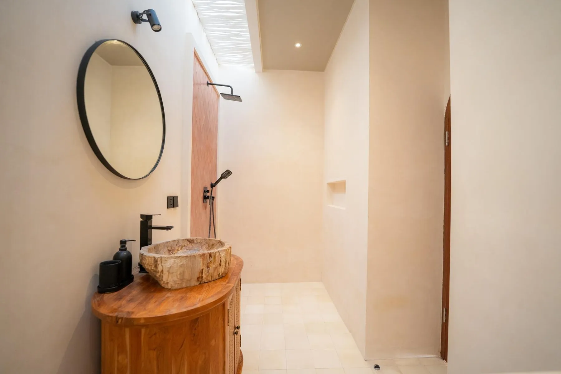 Villa de 2 dormitorios en venta en Umalas, Canggu, Bali — 11/11