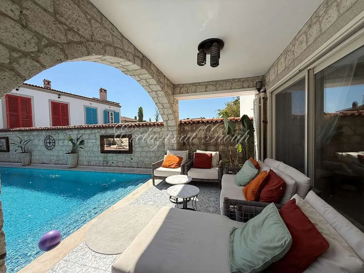 Villa in Çeşme, 6 bedrooms, 350 m²