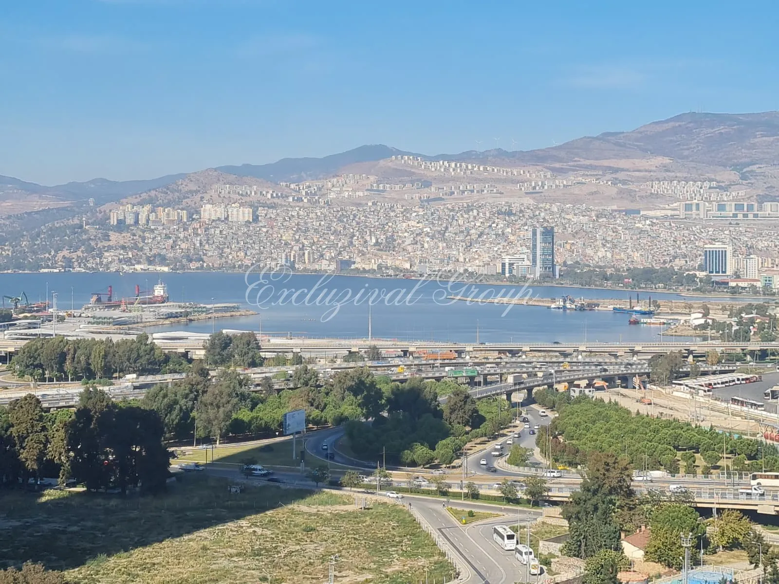Bedrijfspand te koop in İzmir — 2/9