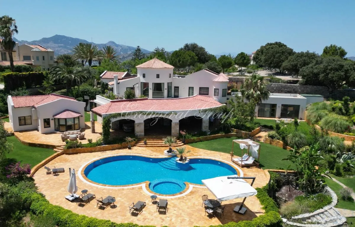 Villa in Bodrum, 7 bedrooms, 680 m²