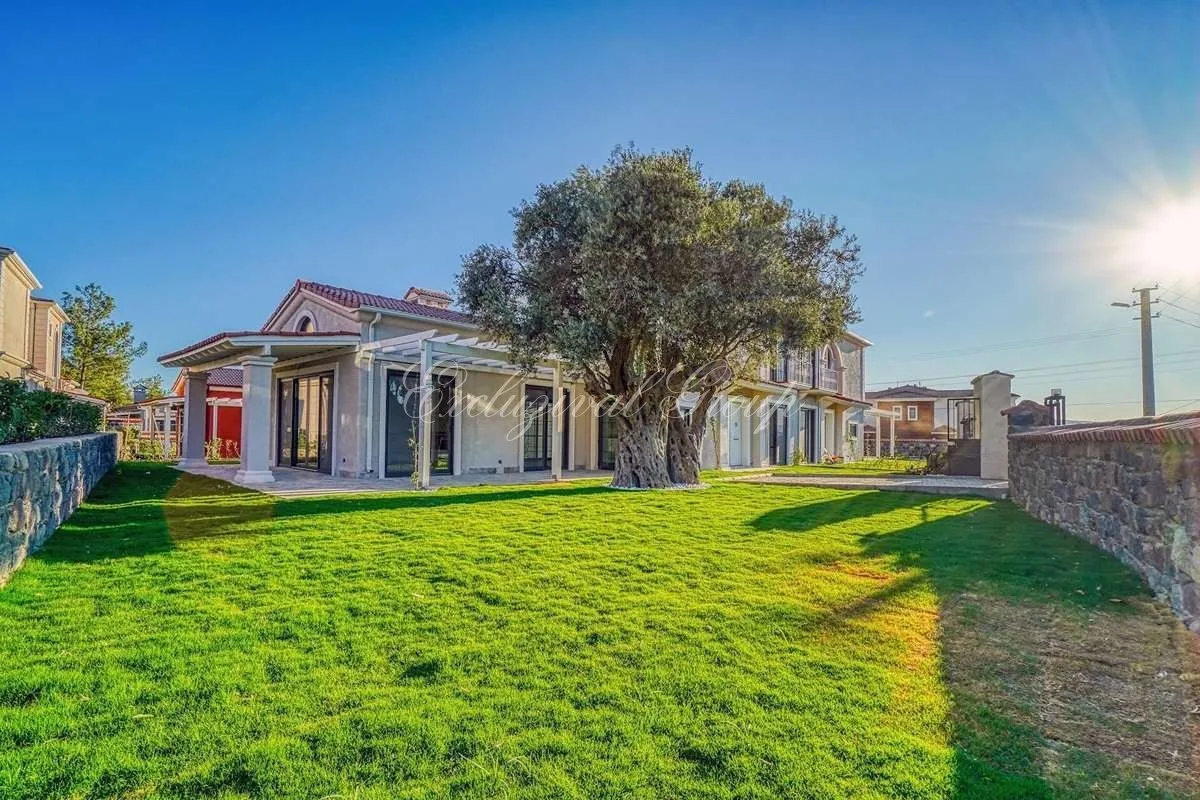 Villa in Izmir, 3 bedrooms, 180 m²