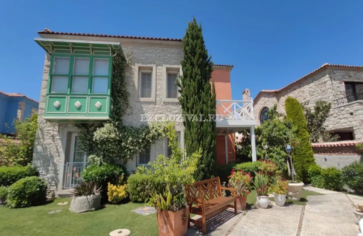 Commercial property in Çeşme, 750 m²