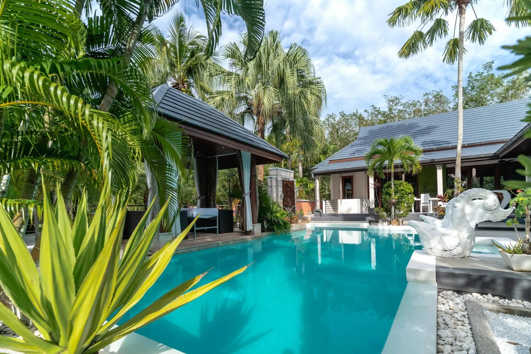Luxury villa in a prestigious area of Rawai (Phuket, Thailand), 5 bedrooms, 530 m²