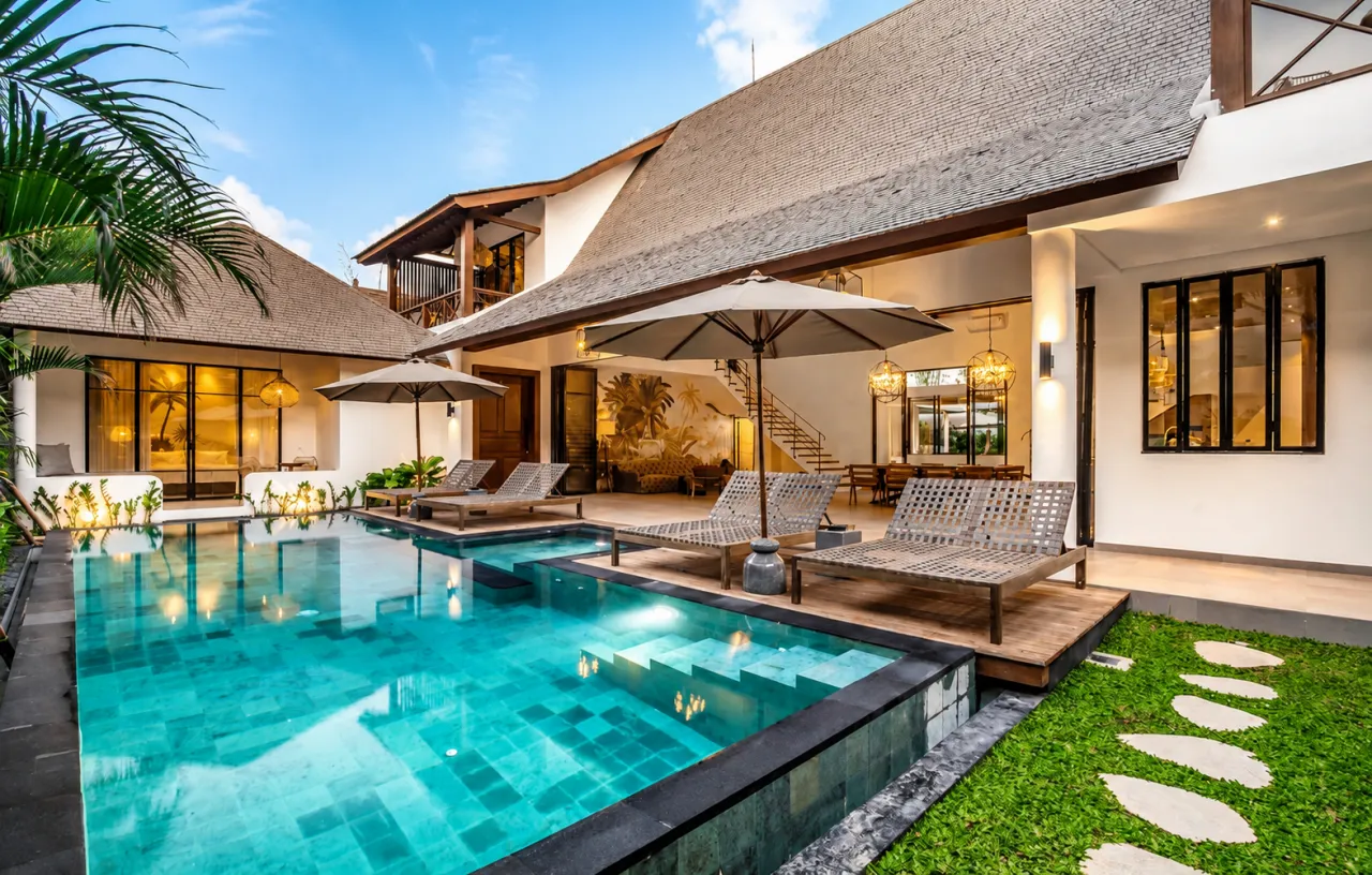 Designer villa in Pererenan 3 minutes from the beach, 4 bedrooms, 475 m²